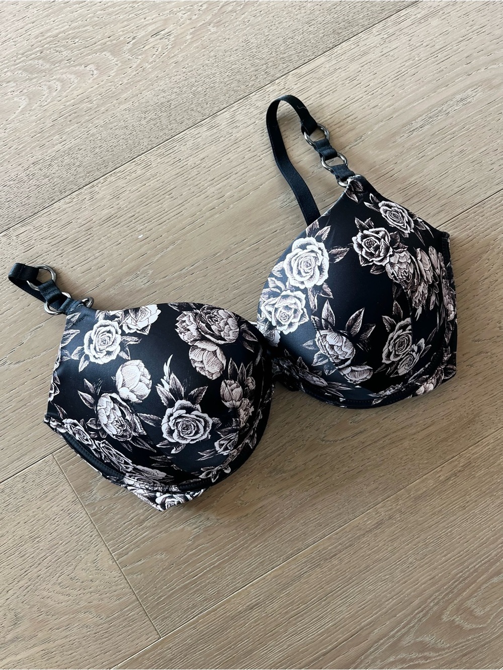 Victoria's Secret Very Sexy Push Up Black Floral Bra Pewter Metal Rings 36DDD